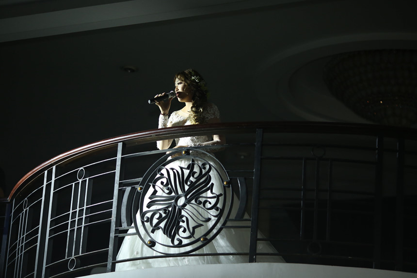 Vinh Râu khóc trong đám cưới khi nghe vợ hát